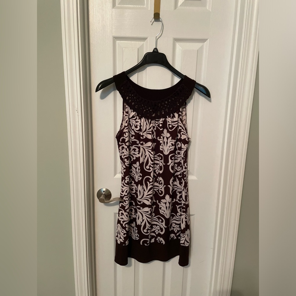 Wrapper yoke neck dress. Brown and white.